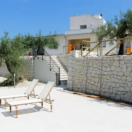 Vila Gioielli - One *